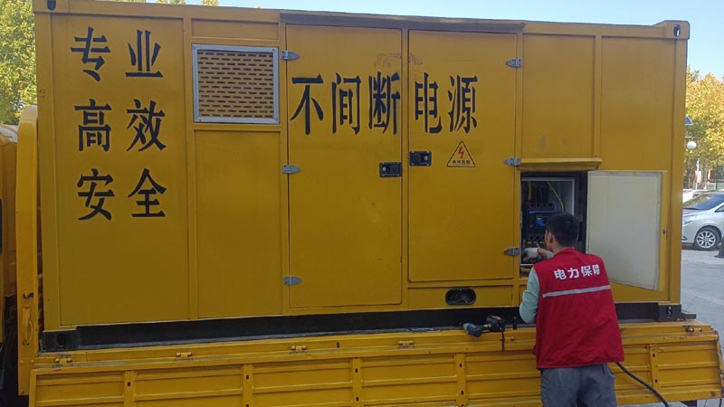 稷山柴油发电机组和UPS电源配合使用时，如何避免切换过程中的电力中断？